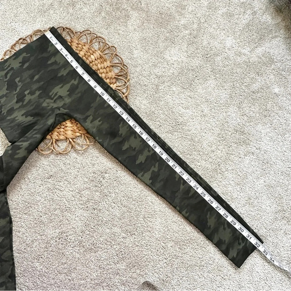 SPANX Look At Me Now Seamless Leggings High Waisted Green Camo Size SP - Picture 10 of 10